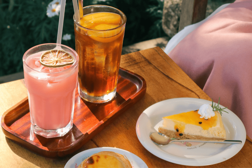 Khách đến đây có thể nhâm nhi tách cà phê hoặc thưởng thức ẩm thực phố núi tại không gian nhà hàng của quán (Nguồn: Fanpage Tiệm cà phê Túi Mơ To)